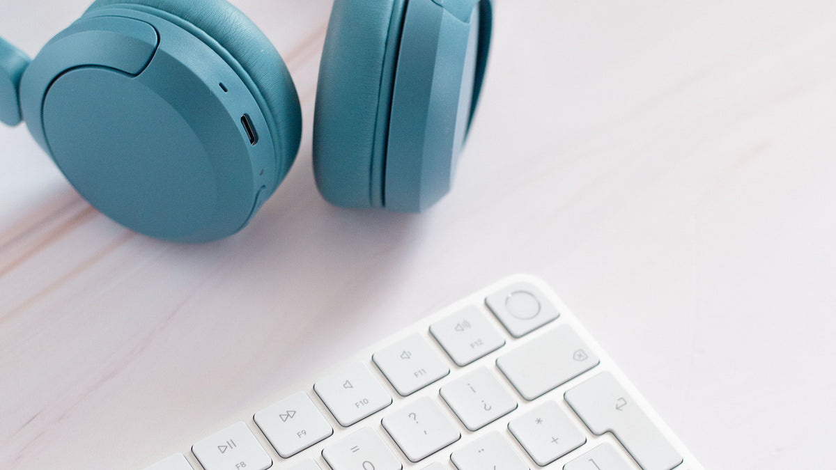 Quiet Focus, Better Sound: Choosing Headphones for Work, Travel, and Everyday Listening
